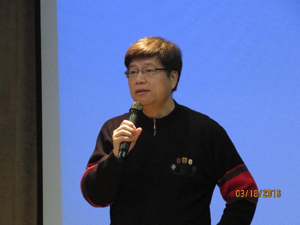 上海外国语大学博士生导师陈坚林教授作总结发言